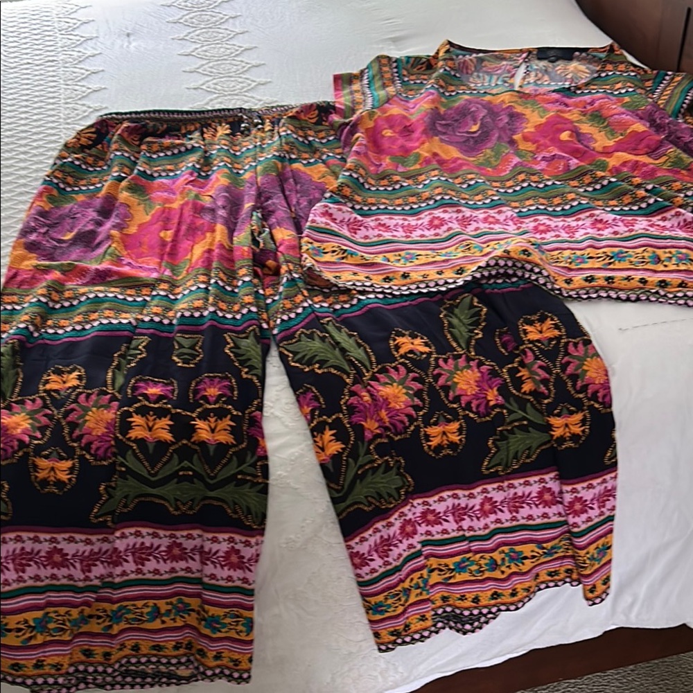 Floral Multicolor Women's 2 pc boho set. Rachel Roy rayon top & pant set.